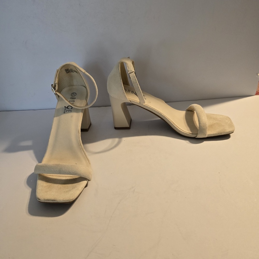 Rouge Helium Cream‎ Faux Suede Block Heel Square Toe Ankle Strap Sandals 7.5